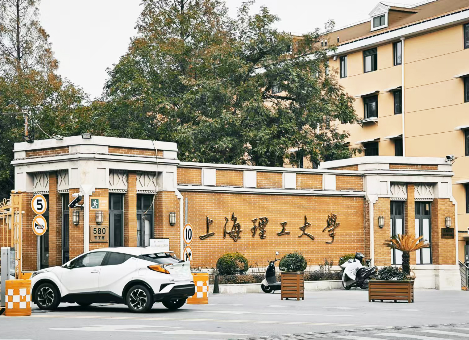 探索材料的無(wú)限可能：上海理工大學(xué)引入南京大展的導(dǎo)熱系數(shù)測(cè)定儀